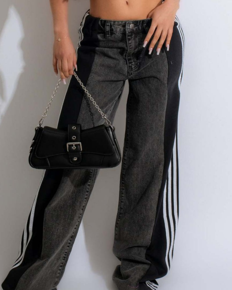 Jeans mit Einsätzen und 3 Streifen Hoher Taille und Weitem Bein