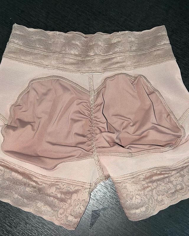 Shapshe® Klassischer kurzer Fajas Körperformer mit Spitzen Po Lift